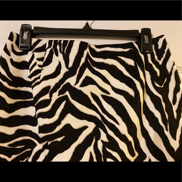 WHBM zebra print pencil skirt in size 2 - Picture 2 of 5